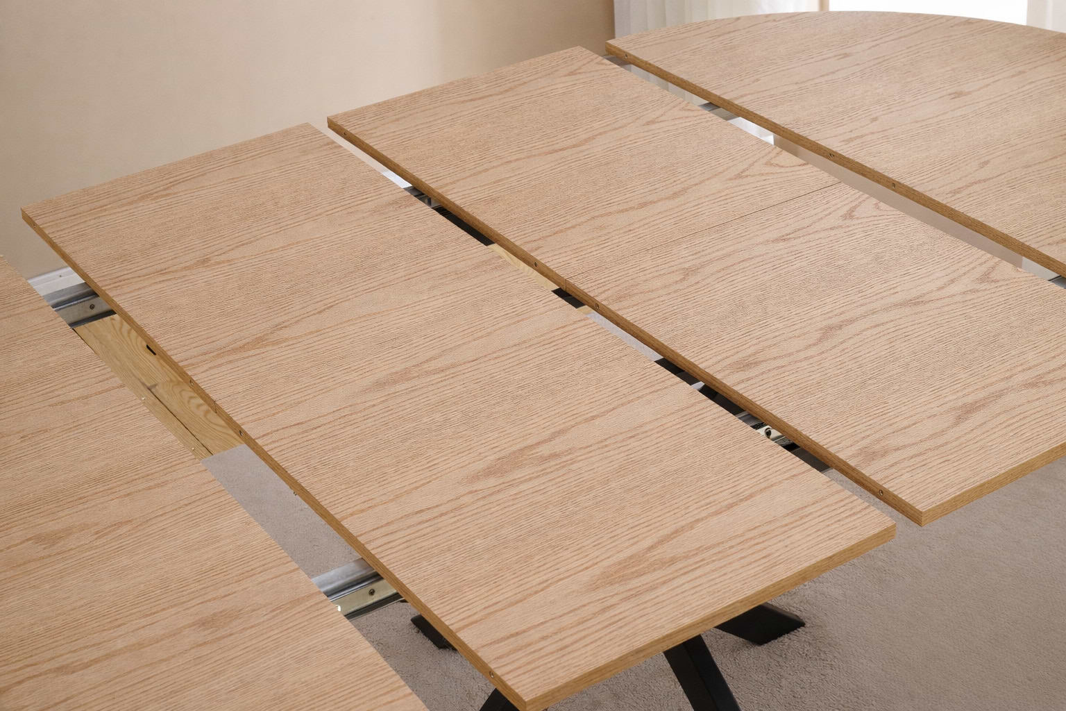 שולחן פינת אוכל עגול נפתח צבע עץ אלון מידות 120-210 ס"מ דגם נאור