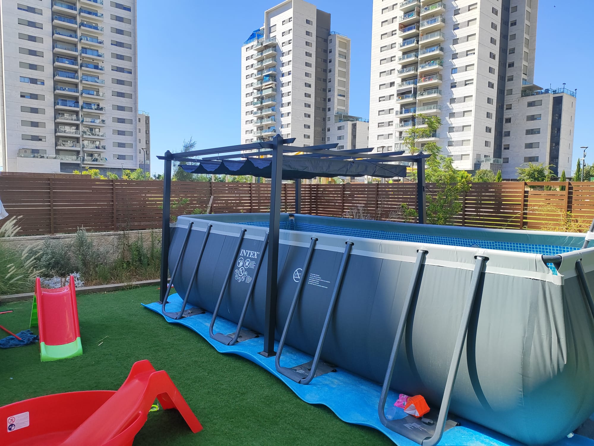 גזיבו 3*3 מטר בשילוב גג מתקפל דגם ניו דהלי