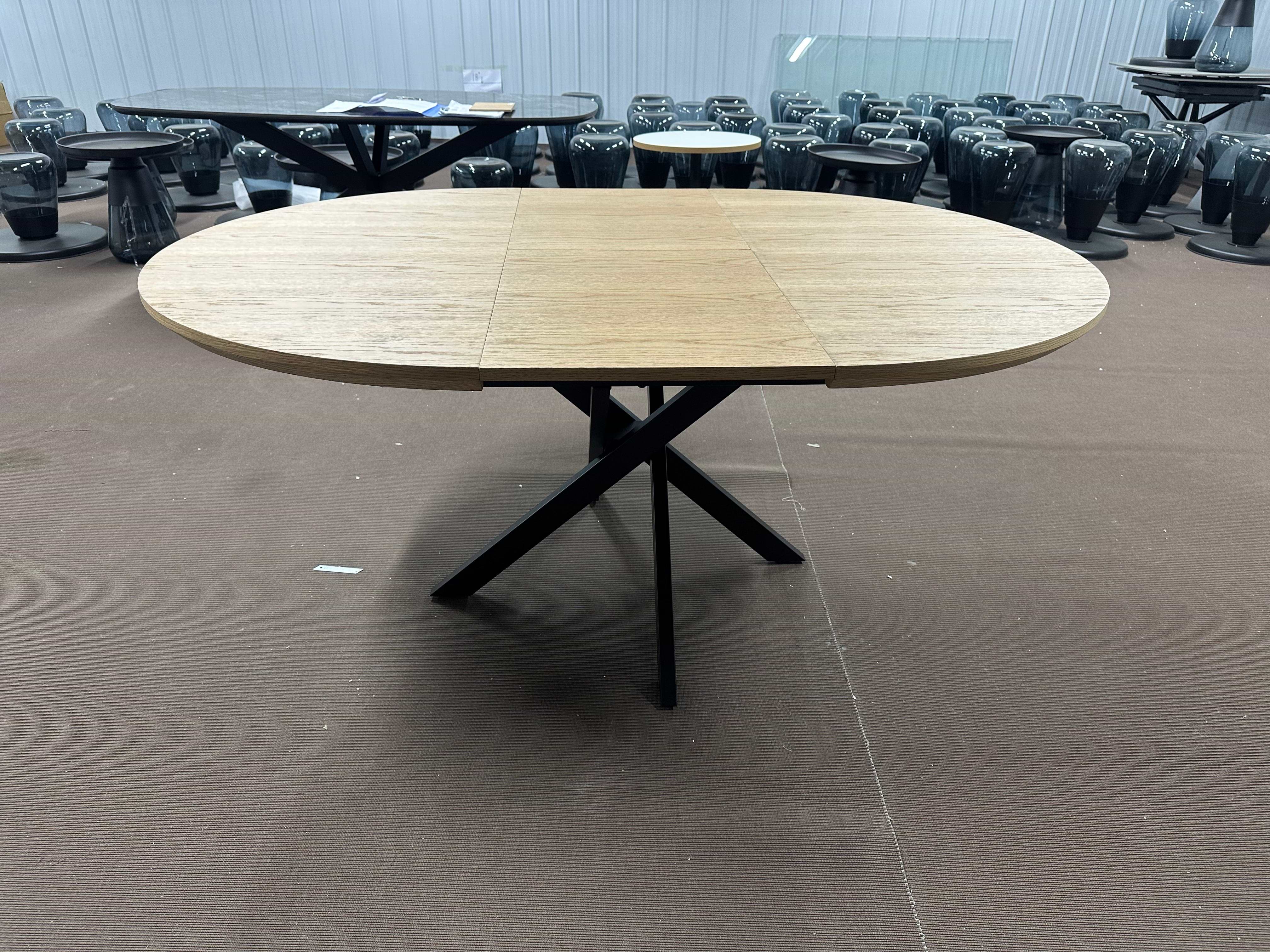 שולחן פינת אוכל עגול נפתח צבע עץ אלון מידות 120-210 ס"מ דגם נאור