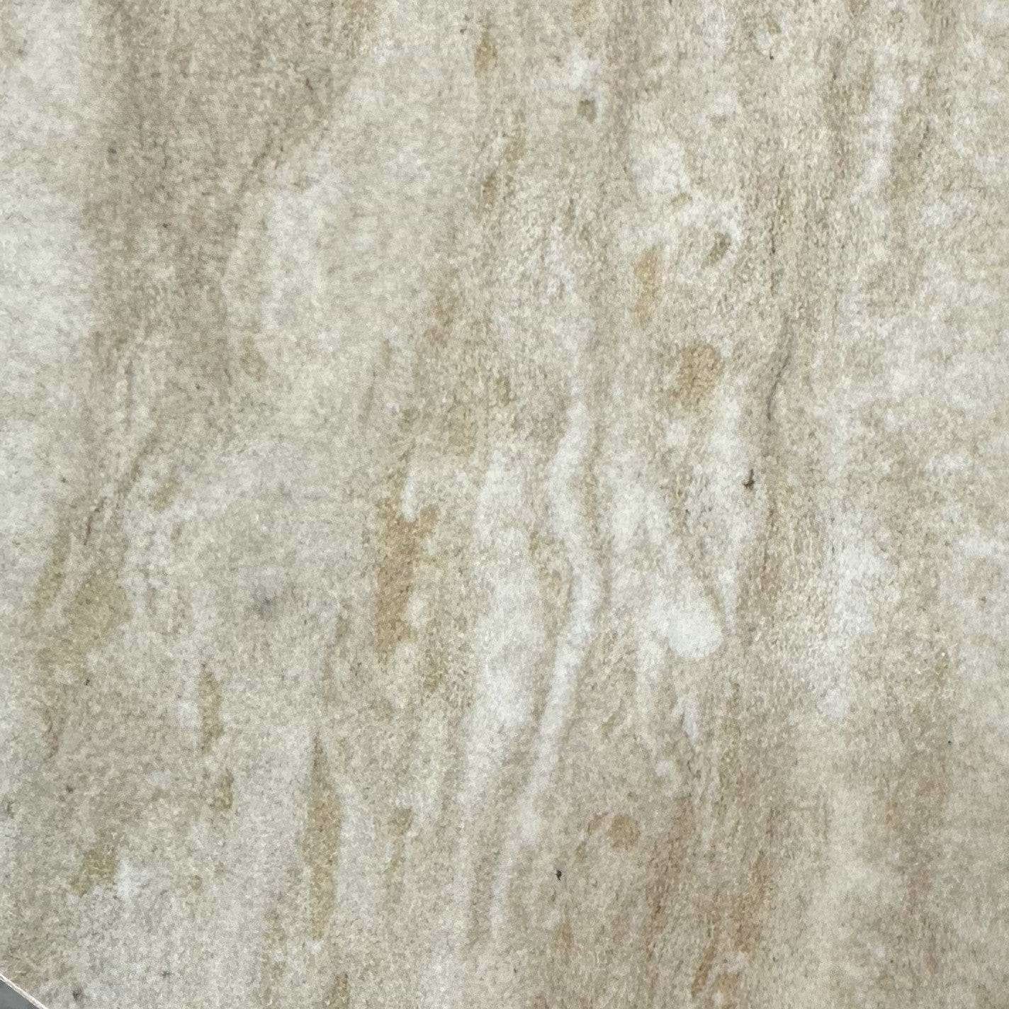 זוג שולחנות סלון בעיצוב טרוונטין עם רגלי עץ צבע אגוז דגם אריאל