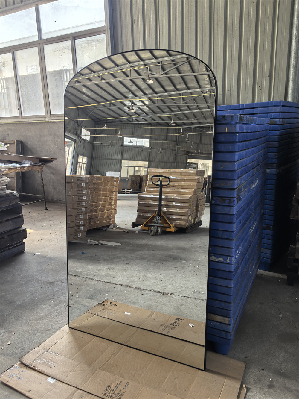 מראת גוף חצי מעוגלת מסגרת שחורה דקה 180X100 ס"מ