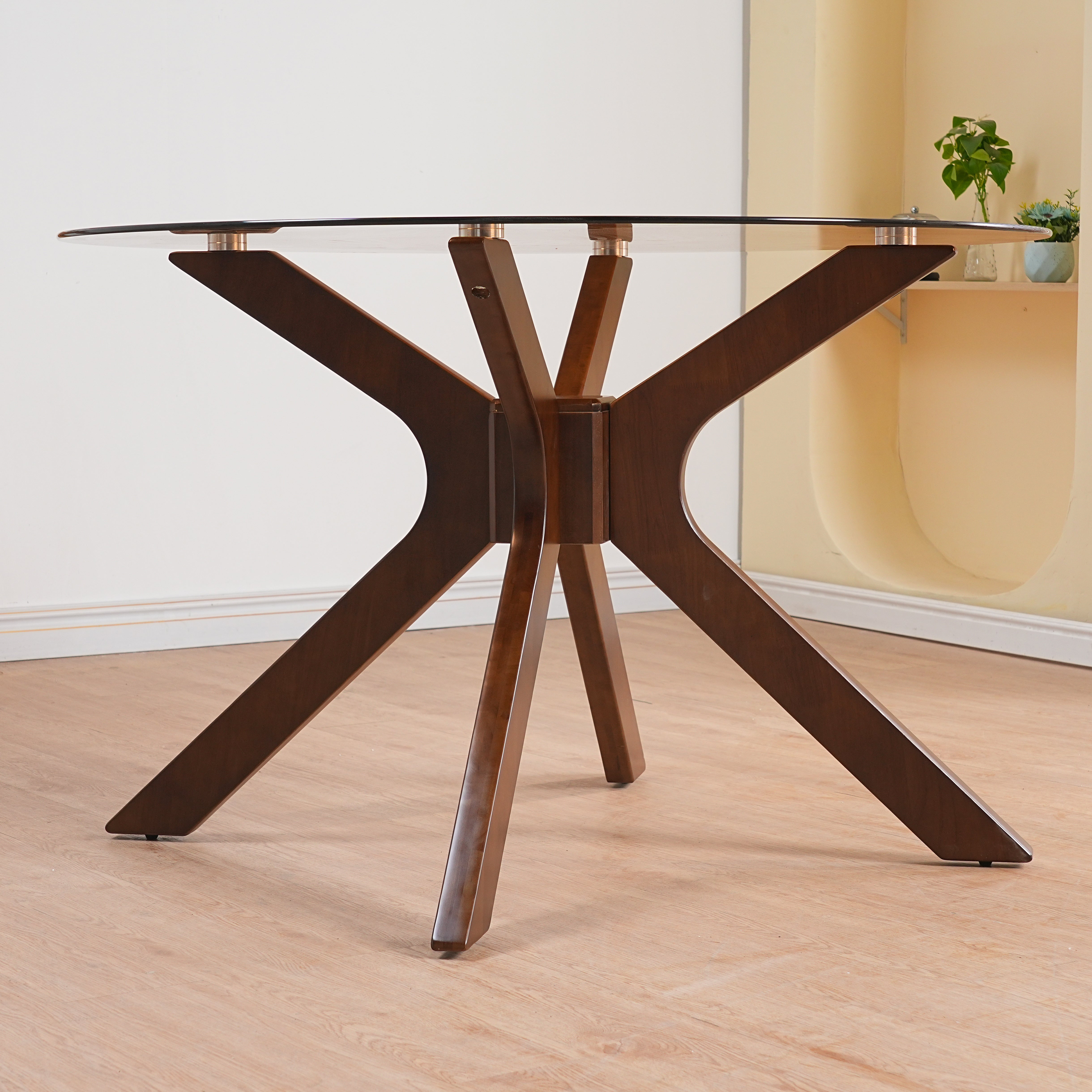 שולחן פינת אוכל זכוכית עגולה חומה עם רגלי אגוז קוטר 120