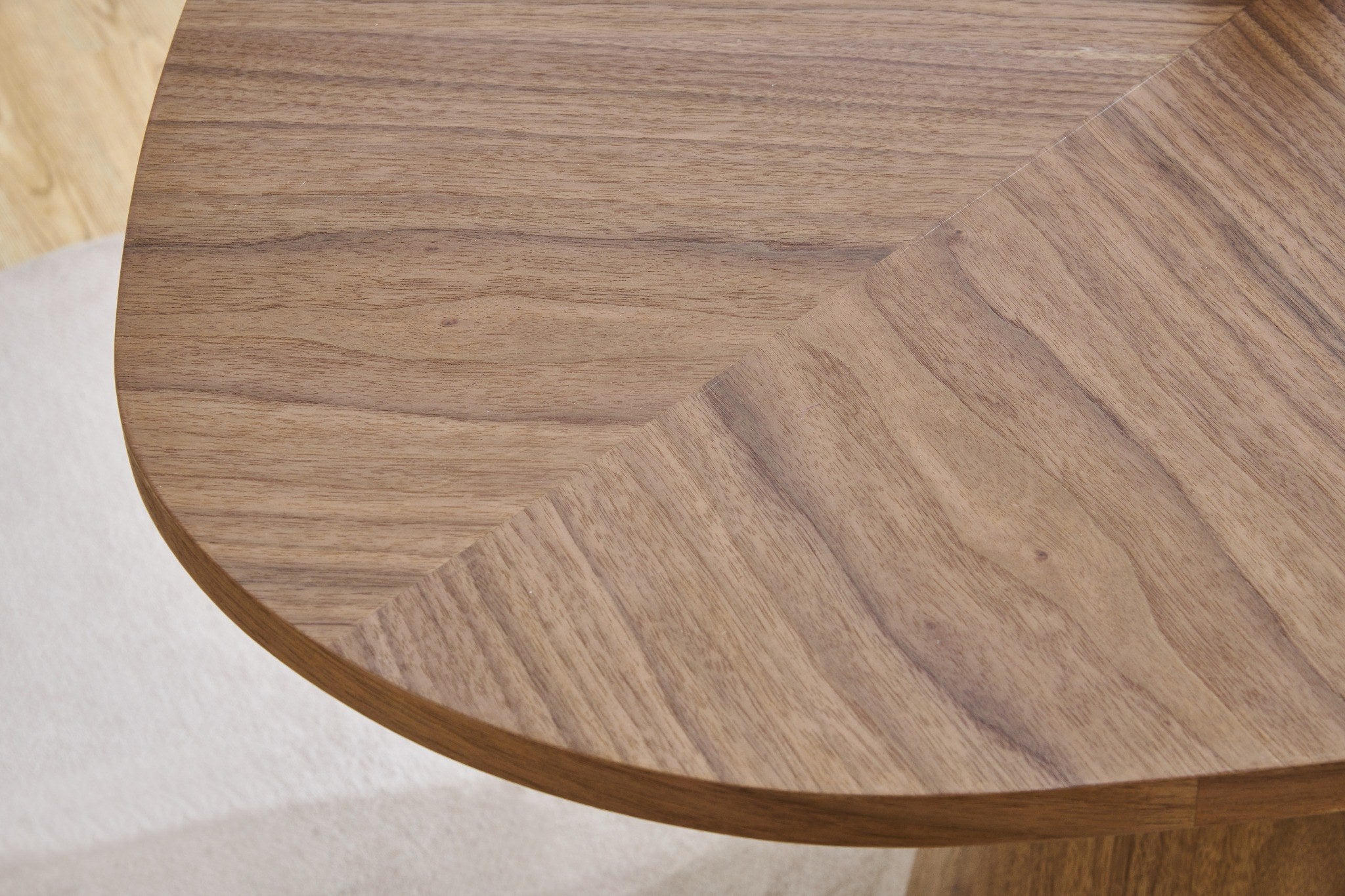 שולחן פינת אוכל אמורפי מעץ בצבע אגוז 120*120 ס"מ OLIVER