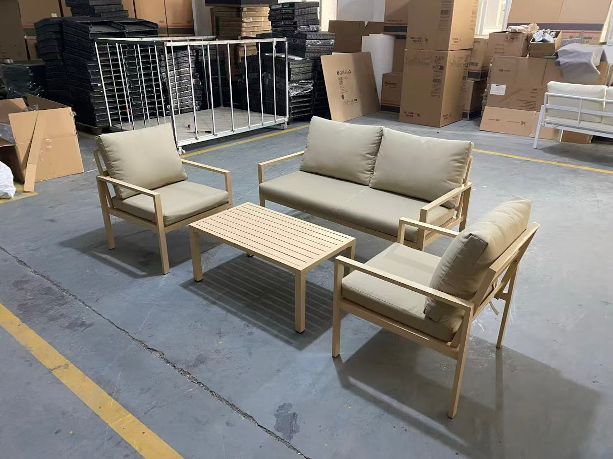 פינת ישיבה לגינה מאלומיניום שמפניה בשילוב כריות בז' דגם איתמר