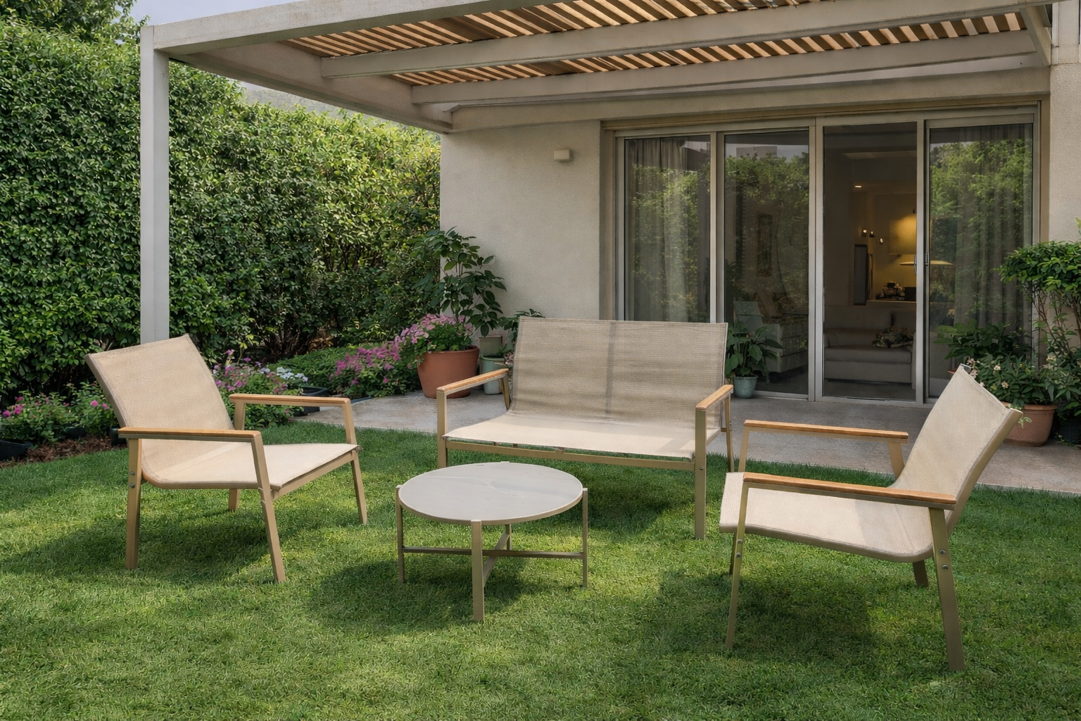 פינת ישיבה לגינה דגם ניו יורק בשילוב מסגרת בצבע שמפניה עם בד בצבע בז'