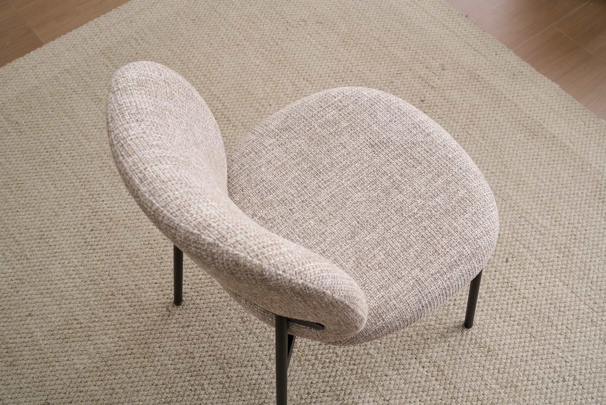 כסא לפינת אוכל בד אפור רגל שחורה דגם MIA