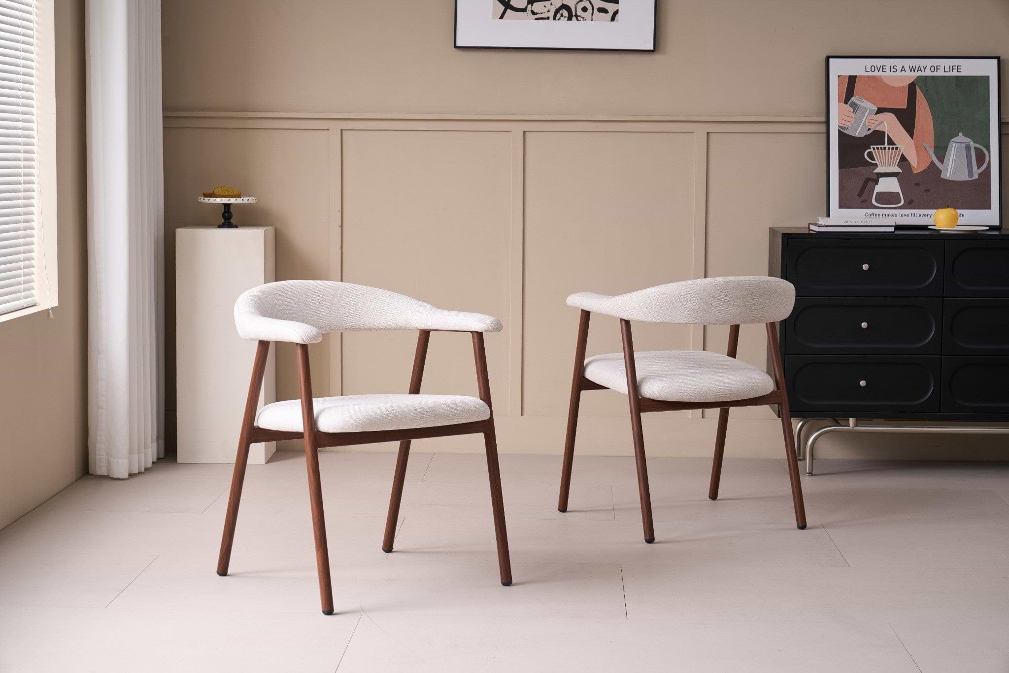 כסא אוכל מרופד שמנת בשילוב רגלי אגוז דגם אלמה