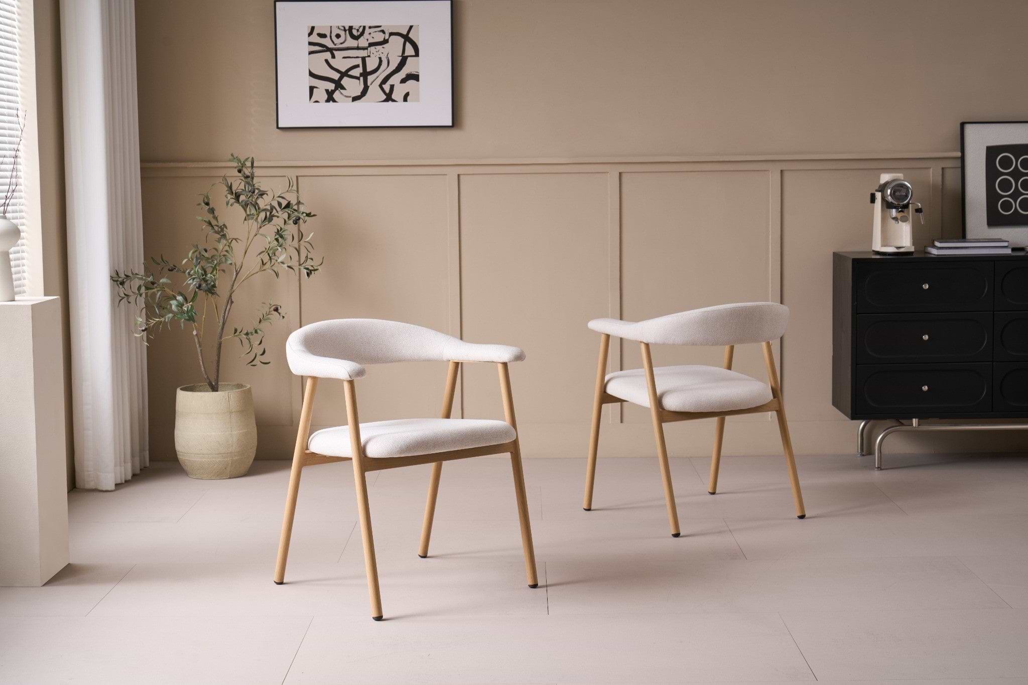 כסא אוכל מרופד שמנת בשילוב רגלי אלון דגם אלמה