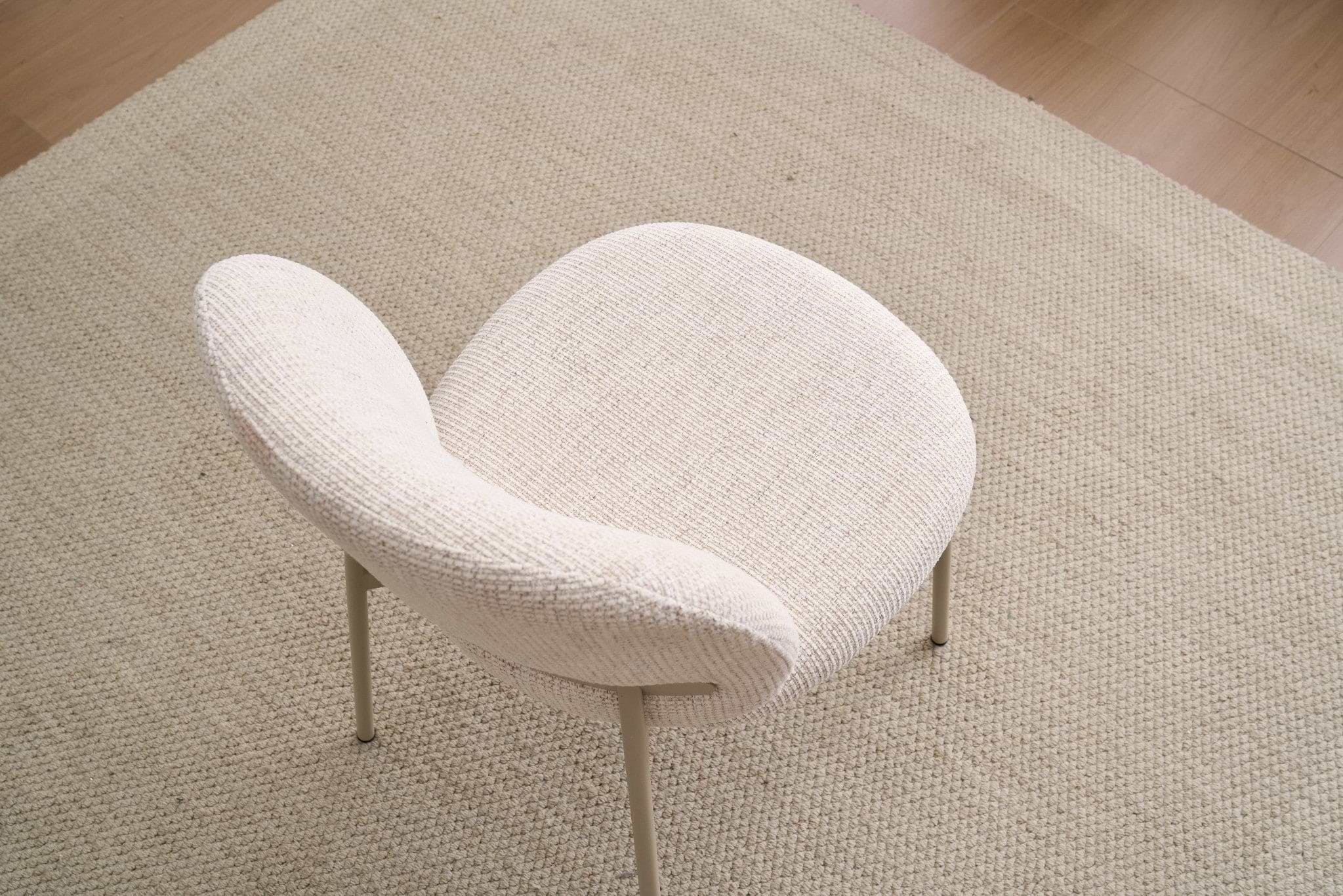 כסא לפינת אוכל בד חול רגל מייפל דגם MIA