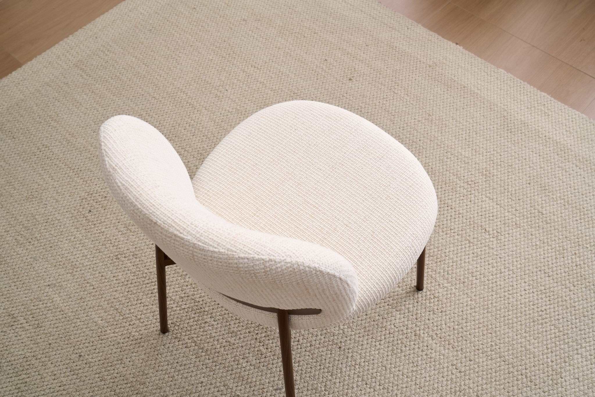 כסא לפינת אוכל בד שמנת רגל אגוז דגם MIA