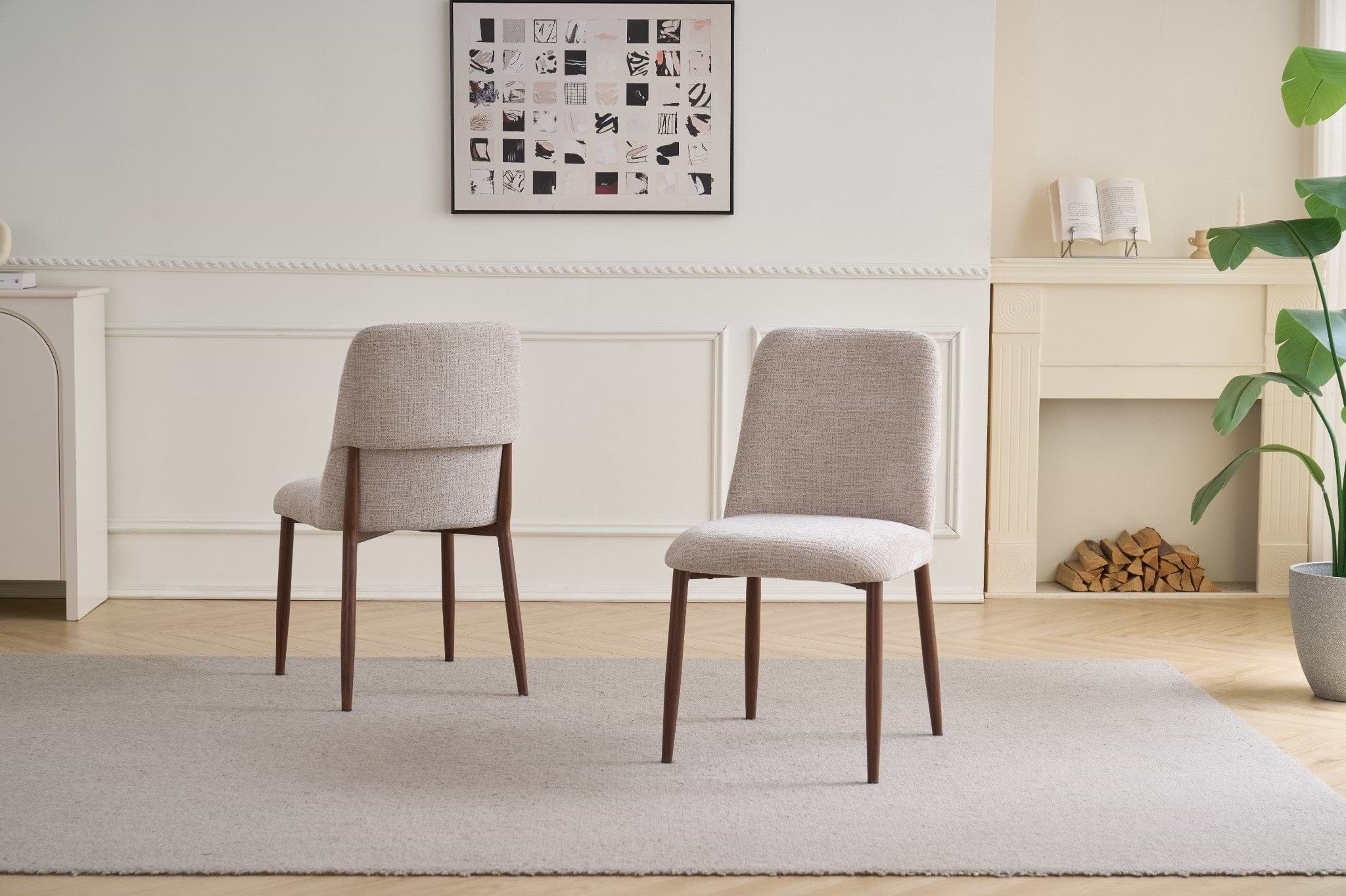 כסא אוכל מרופד בצבע חול בשילוב רגל אגוז דגם סורה