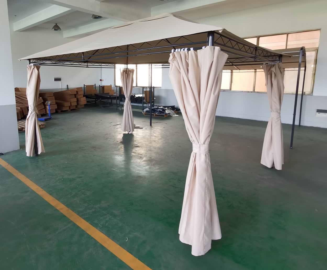 גזיבו לגינה 3*4 מטר בשילוב וילונות בצבע אופוויט דגם שון