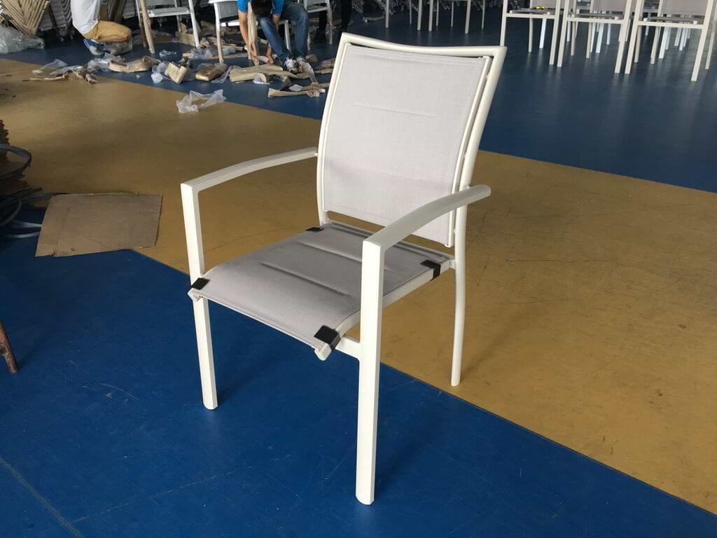 כיסא לגינה אלומיניום מרופד דגם MAJORQUE שמפניה