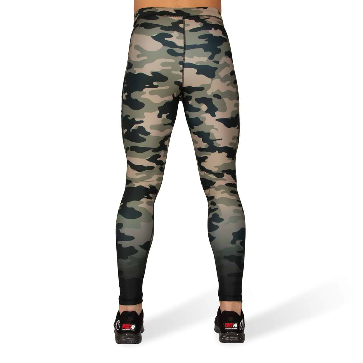 Conquer your workouts in style with our camo gym wear set