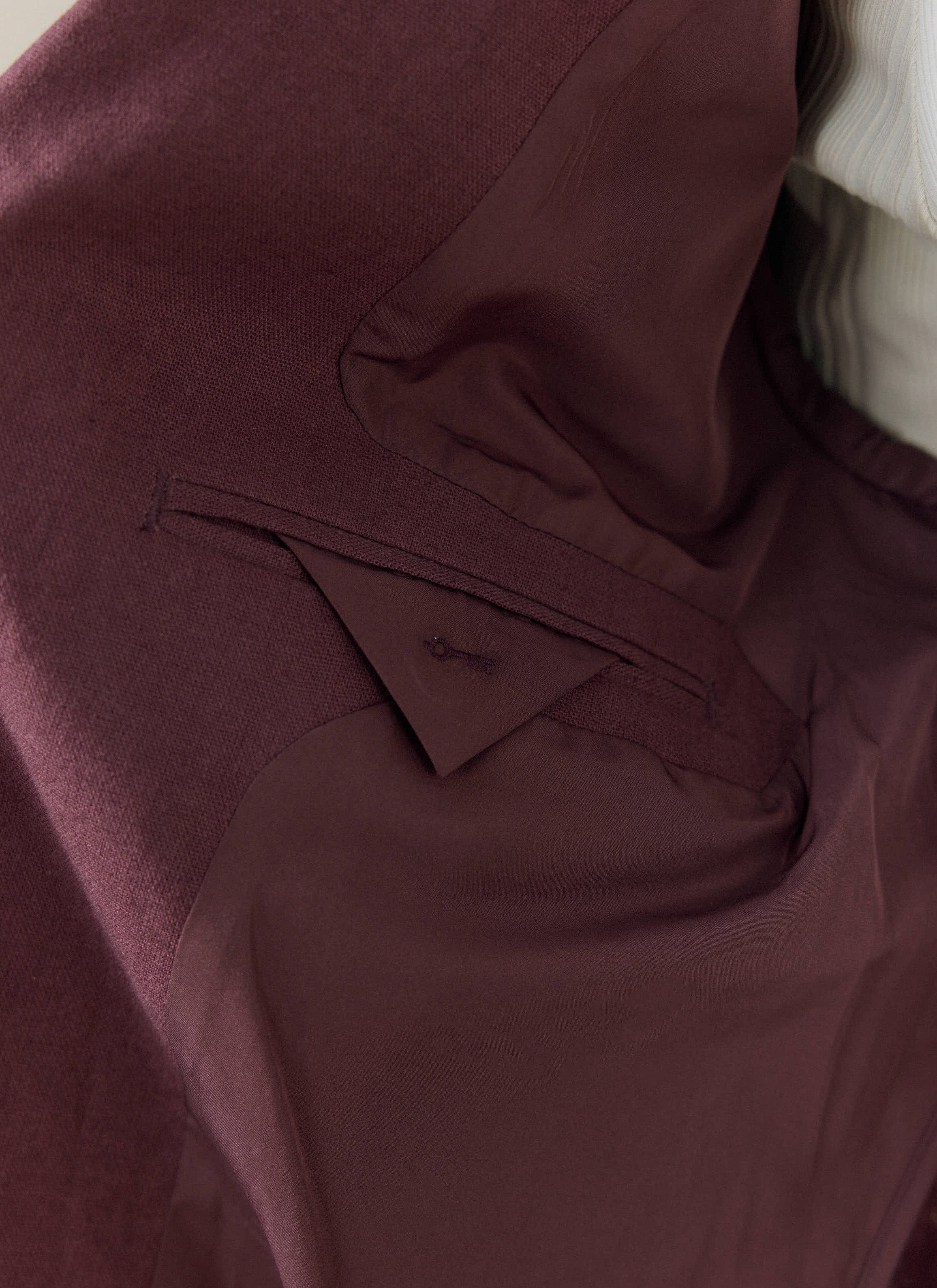 Internal buttoned pocket and smooth Merlot lining detail on the Percival Tailored Linen Blazer.