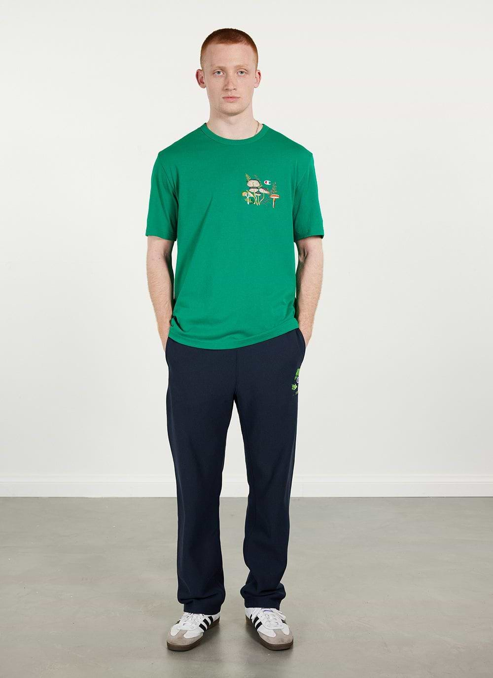 Men’s newest Champion Bundle (T-Shirt & Joggers)