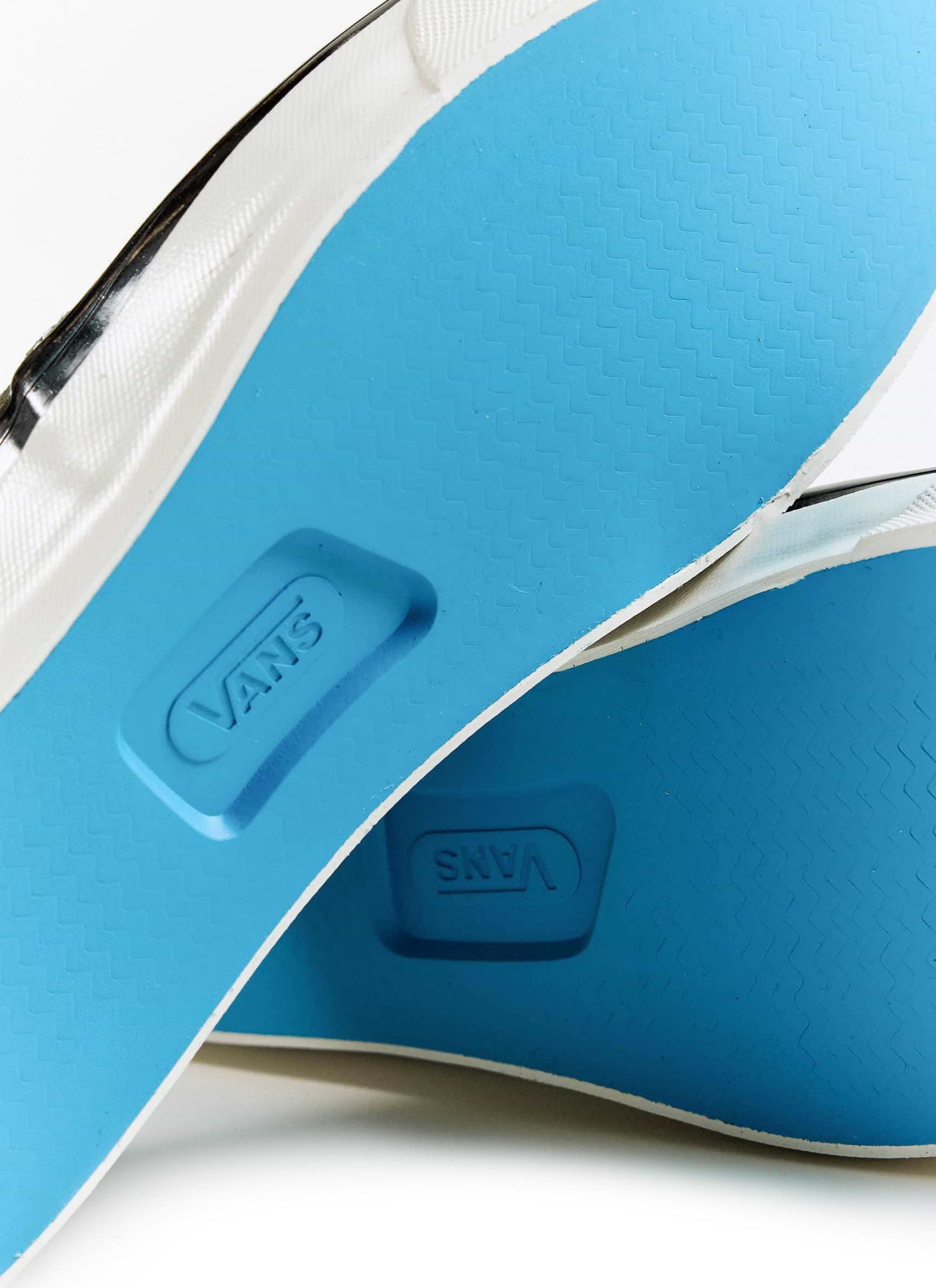 Close-up of the blue Sola Foam anti-fatigue insoles in the Vans Premium Authentic 44 shoes from Percival.