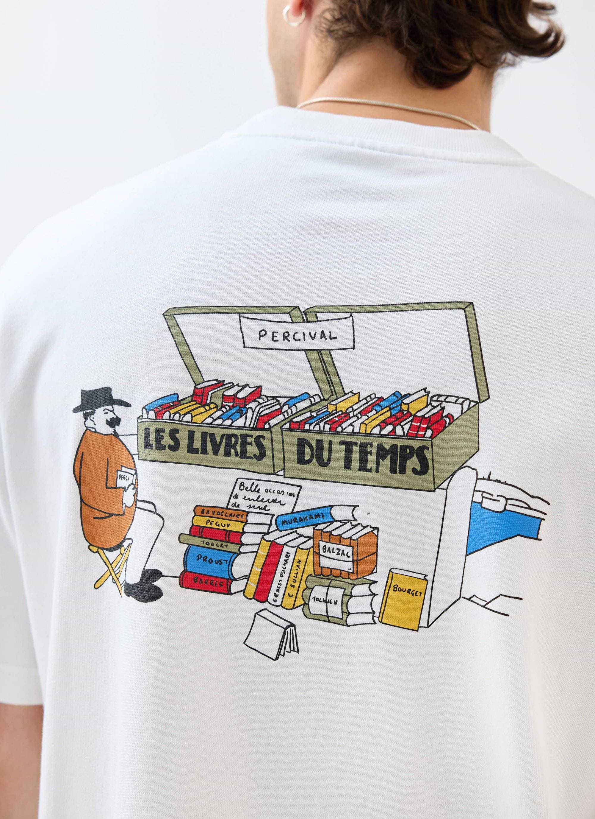Close-up on the back of a model wearing the white Du Temps t-shirt from Percival, showing the 'Les Livres Du Temps' graphic.