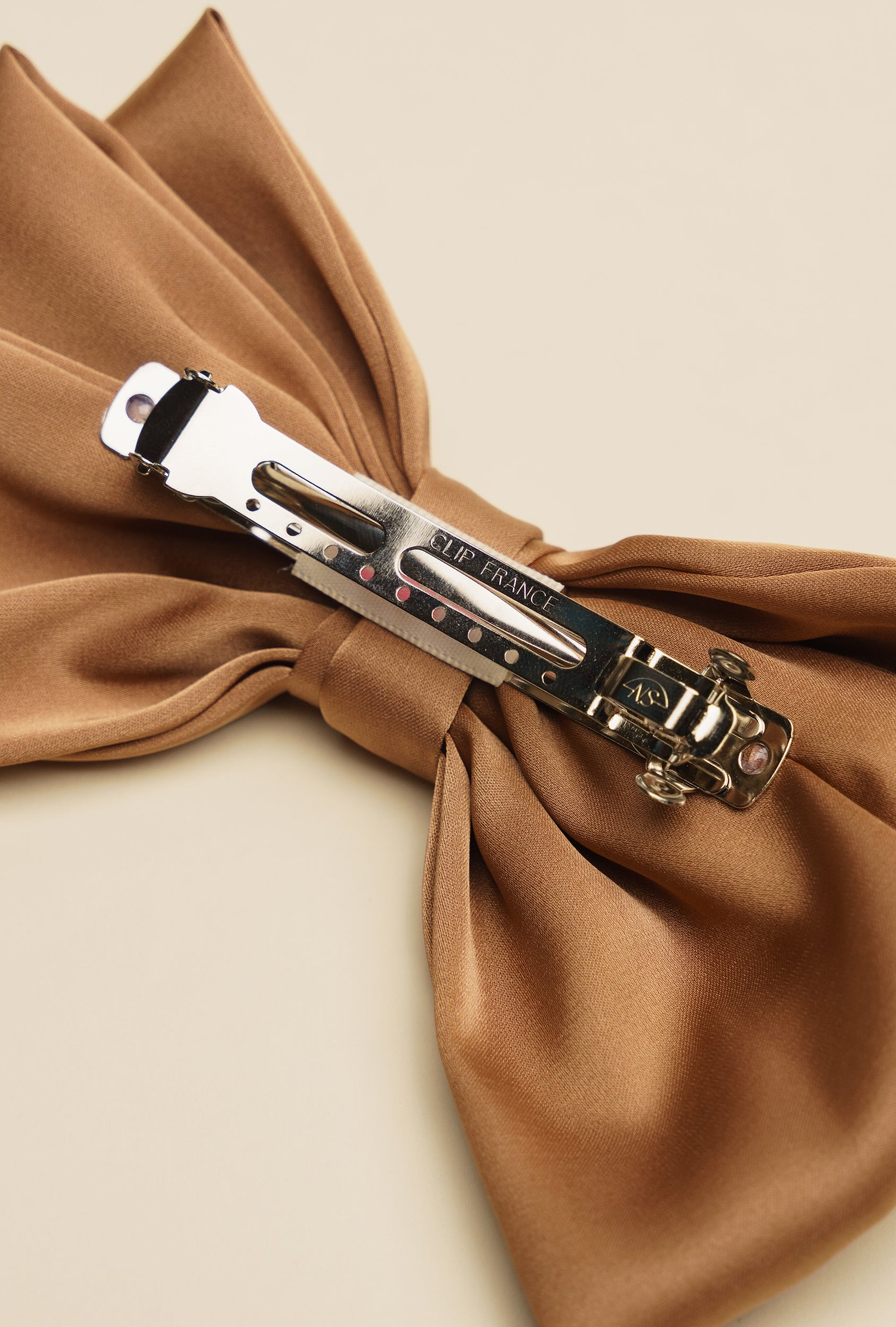 סט על פפיון מהקולקציה החומה