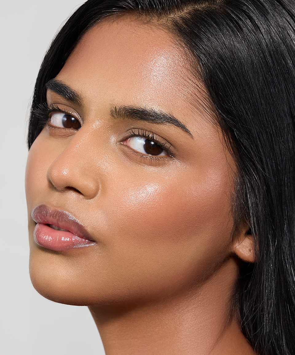 | desc: | text: light Aish wears shade Onyx
