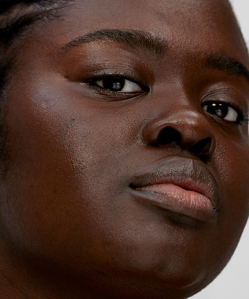 | desc: | text: light Serwahh wears shade 260 N