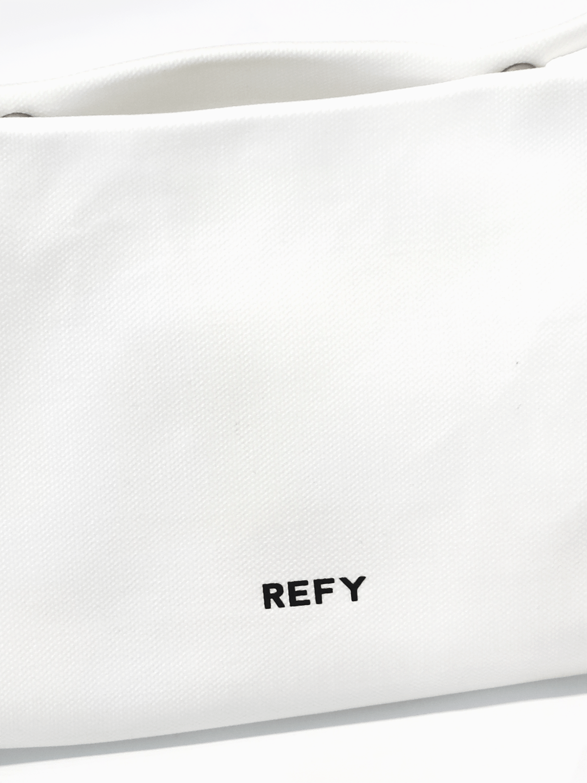 REFY SIGNATURE BAG CLOSE UP