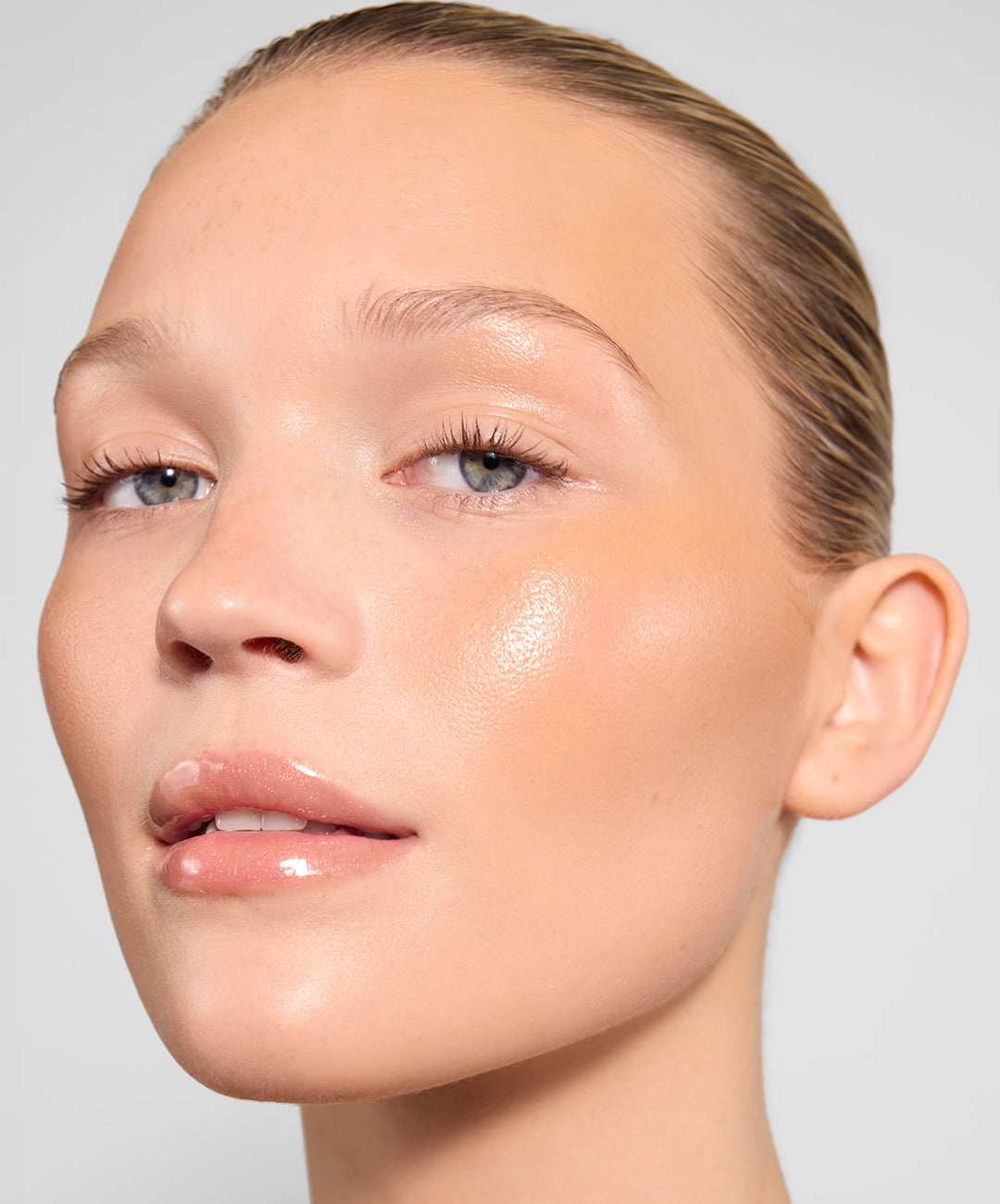 | desc: Jemima wears Lip Gloss in shade Topaz