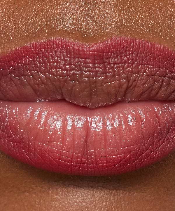| desc: | text: light Lip Sculpt in shade Red