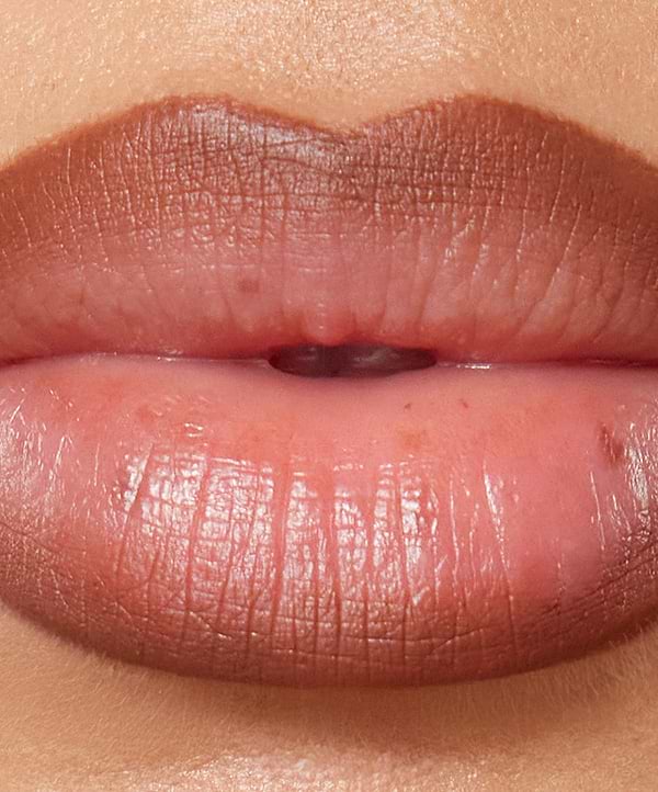 | desc: | text: light Lip Sculpt in shade Suede