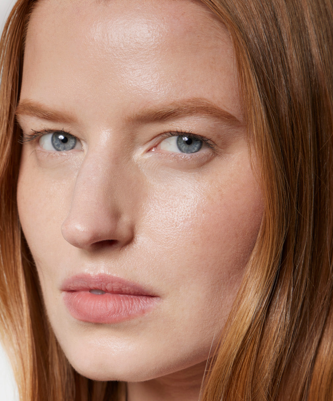 | desc: | text: light Brow Pomade in shade Auburn