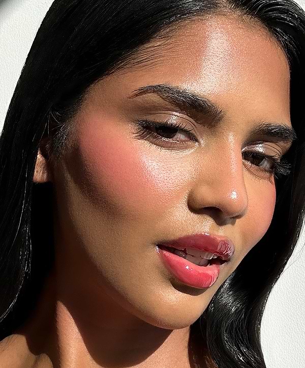 | desc: Aish wears shade Cherry 