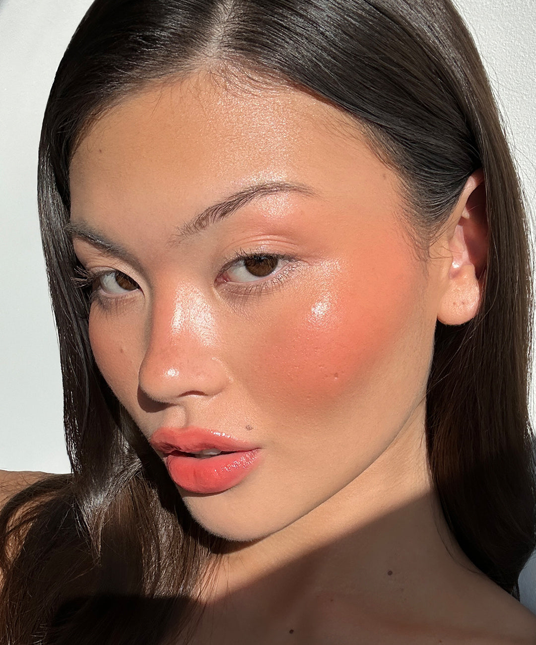 | desc: Tuti wears shade Papaya