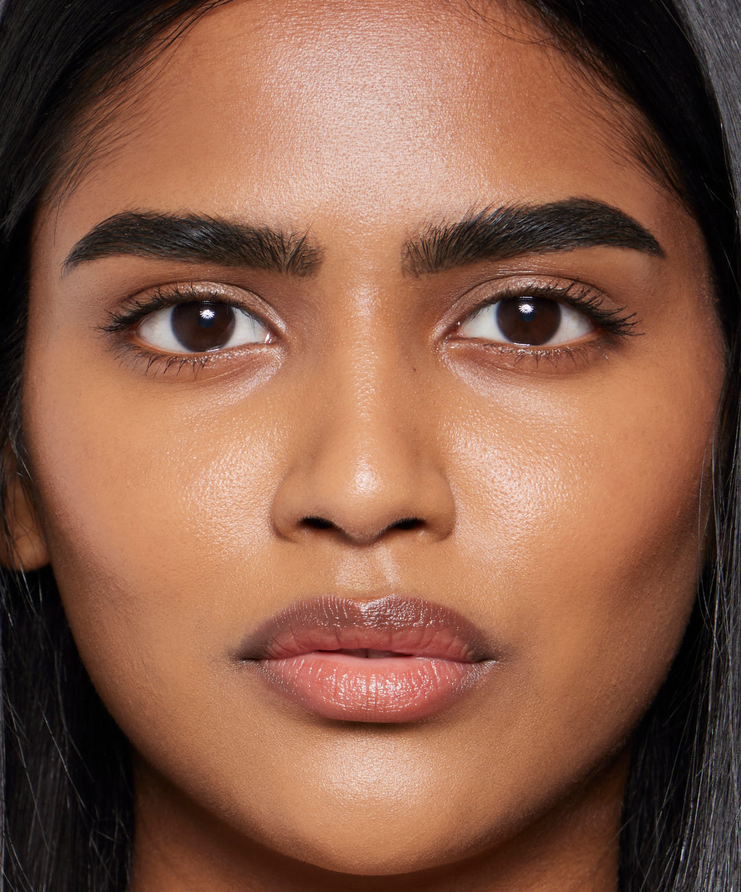 | desc: | text: light Model wears shade Black