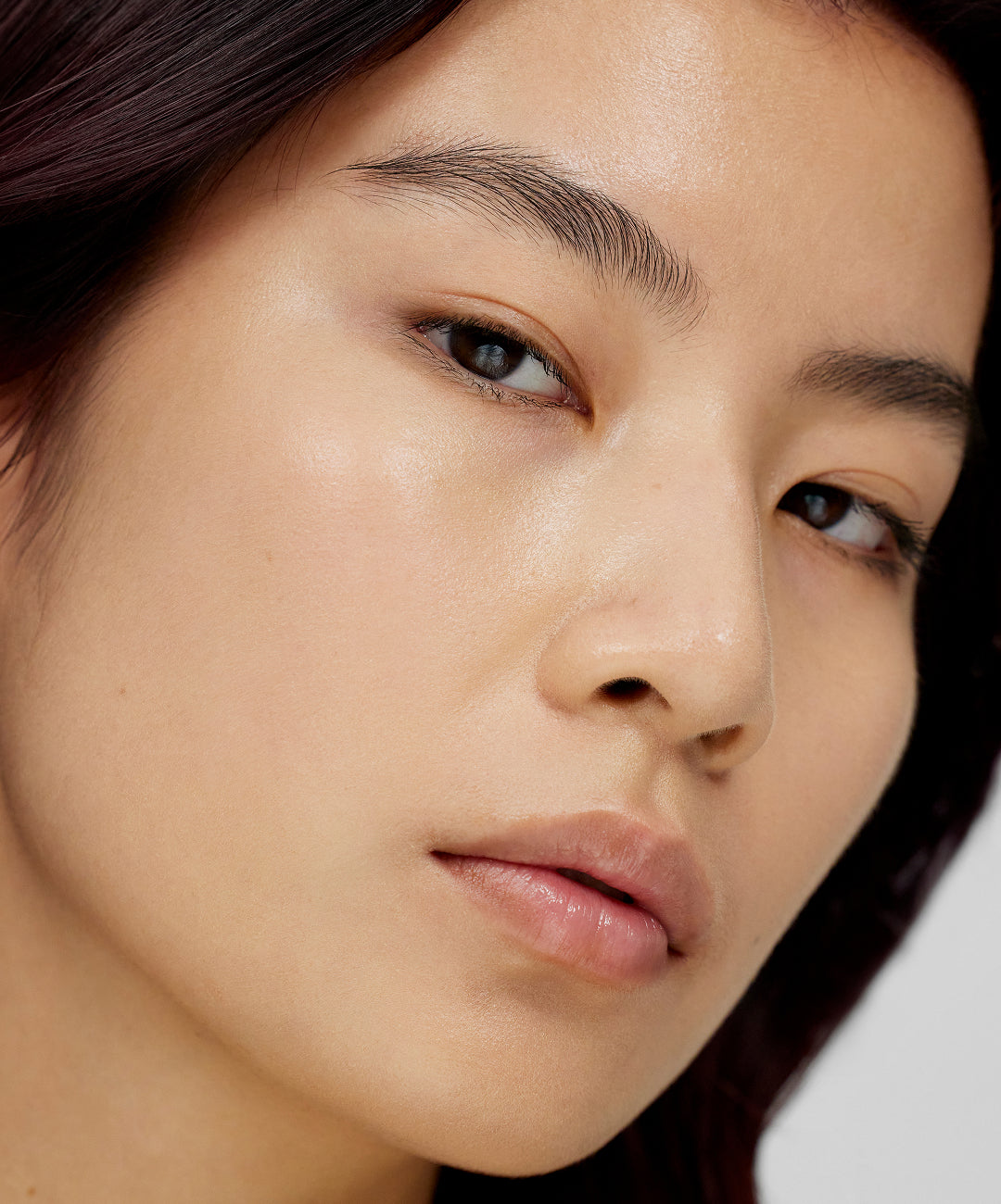 | desc:  Yiyi wears shade 140 N