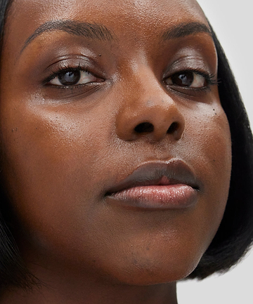 | desc: | text: light Cinthia wears shade 230 W