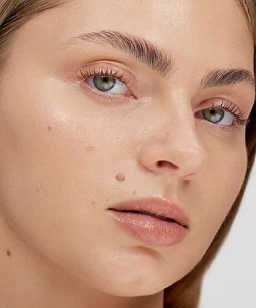 | desc:  Zoe wears shade 150 N