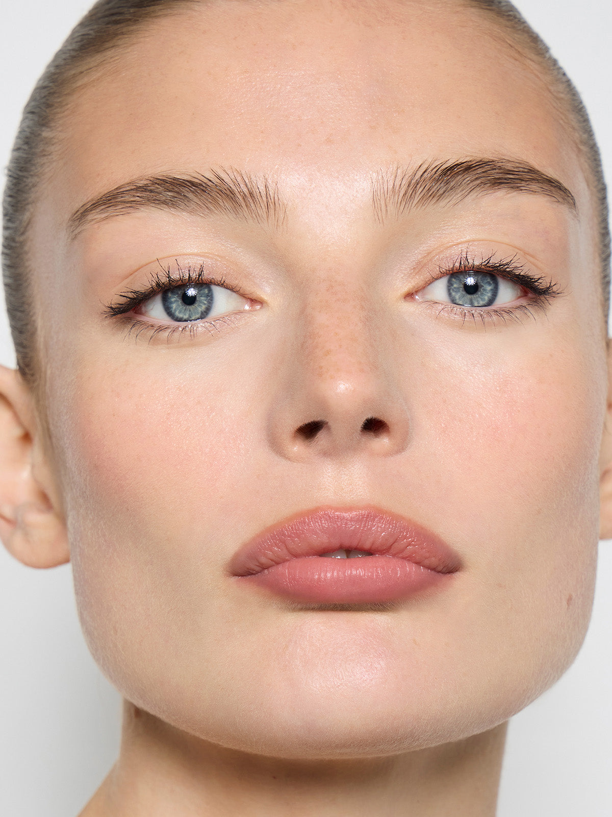 | desc: Georgia wears shade Opal