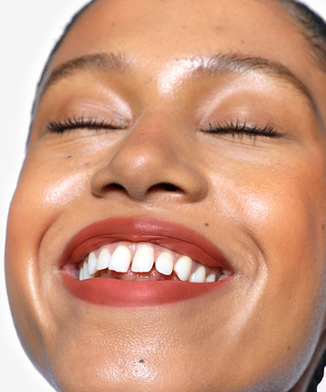 | desc: | text: light Cindy wears shade Cinnamon