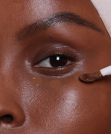 | desc: | text: light Xandi wears shade 20N