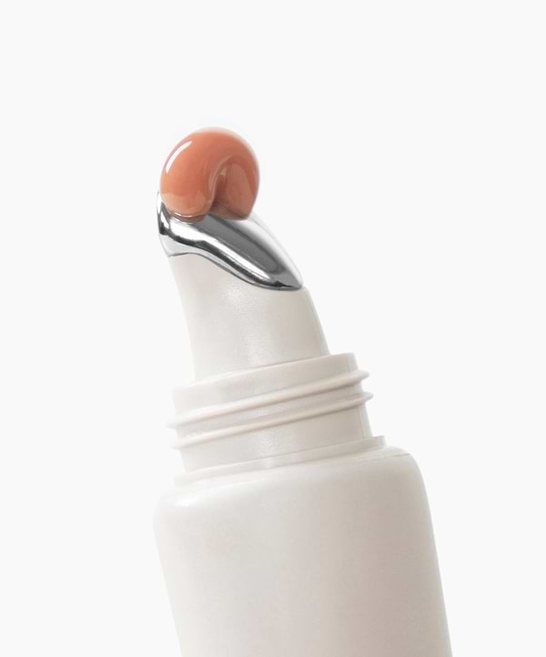 | desc: Lip Gloss in Oat