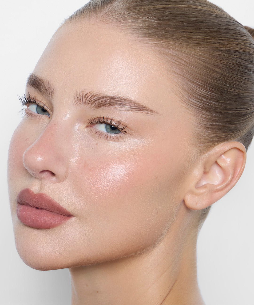 | desc: Jess wears Lip Sculpt in Rosewood