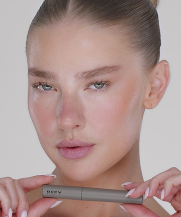 | desc: Jess applies Lip Sculpt in Taupe