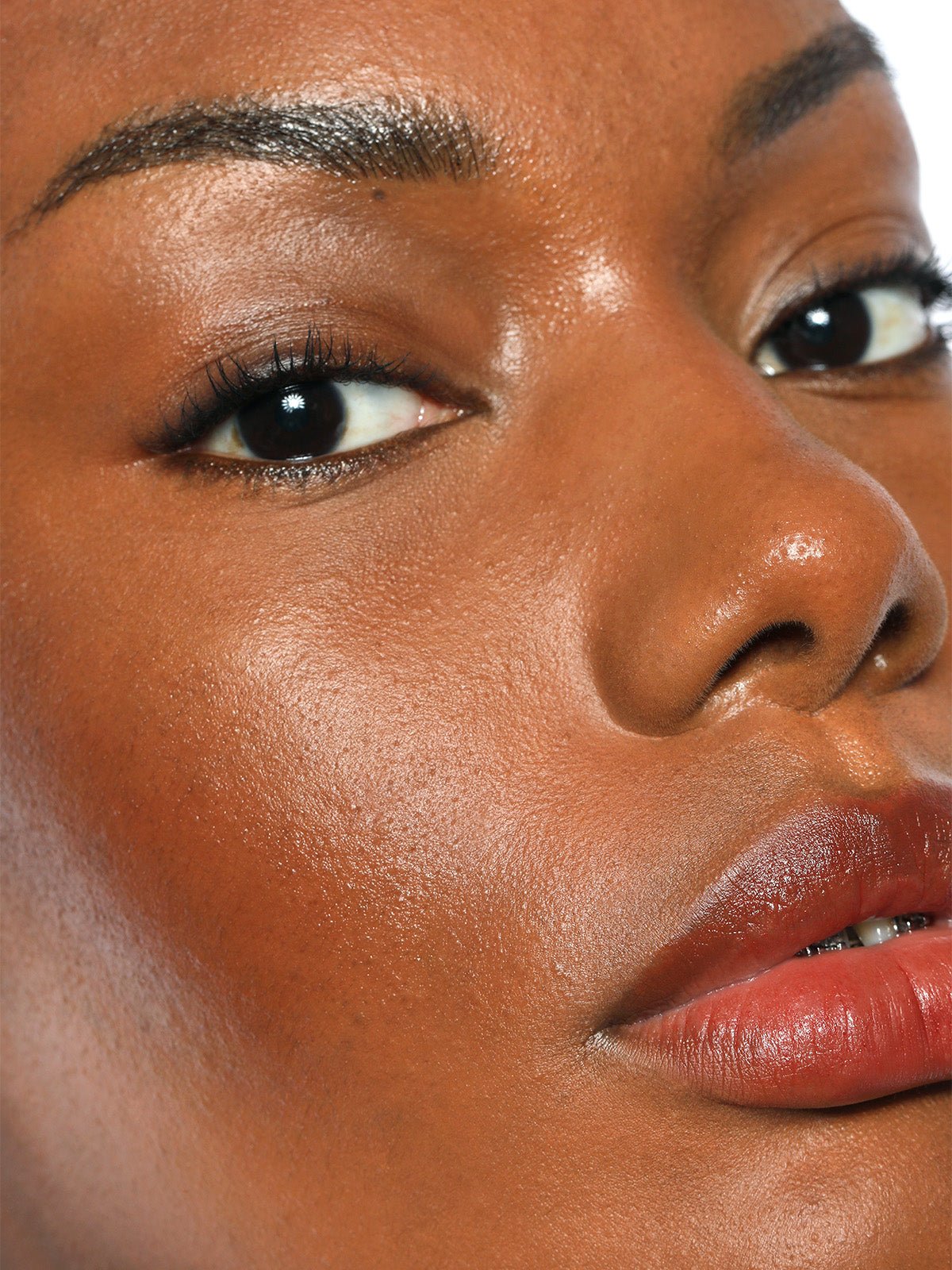 Refy Skin Finish shade 02 on close up of model