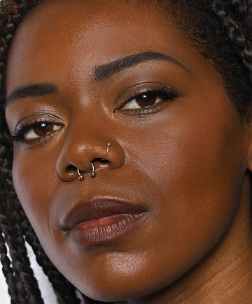 | desc: | text: light Tulisa wears Brow Pomade in Dark