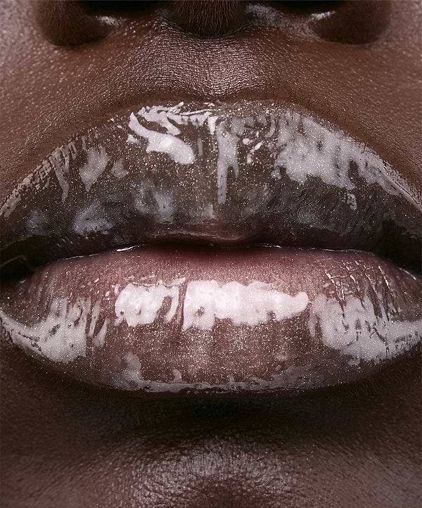 | desc: | text: light Lip Gloss in Chrome