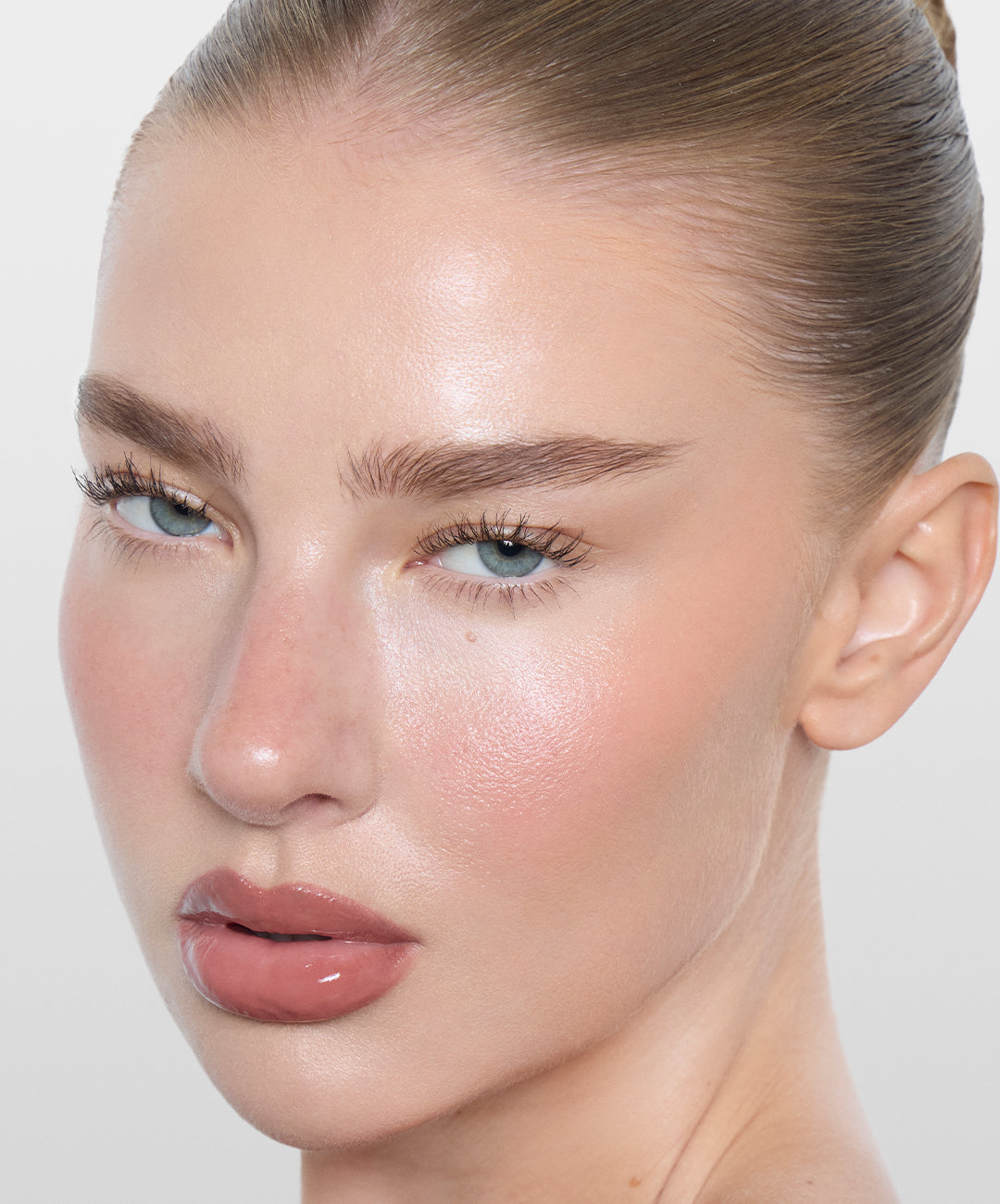 | desc: Jess wears Lip Sculpt + Lip Gloss in Rosewood