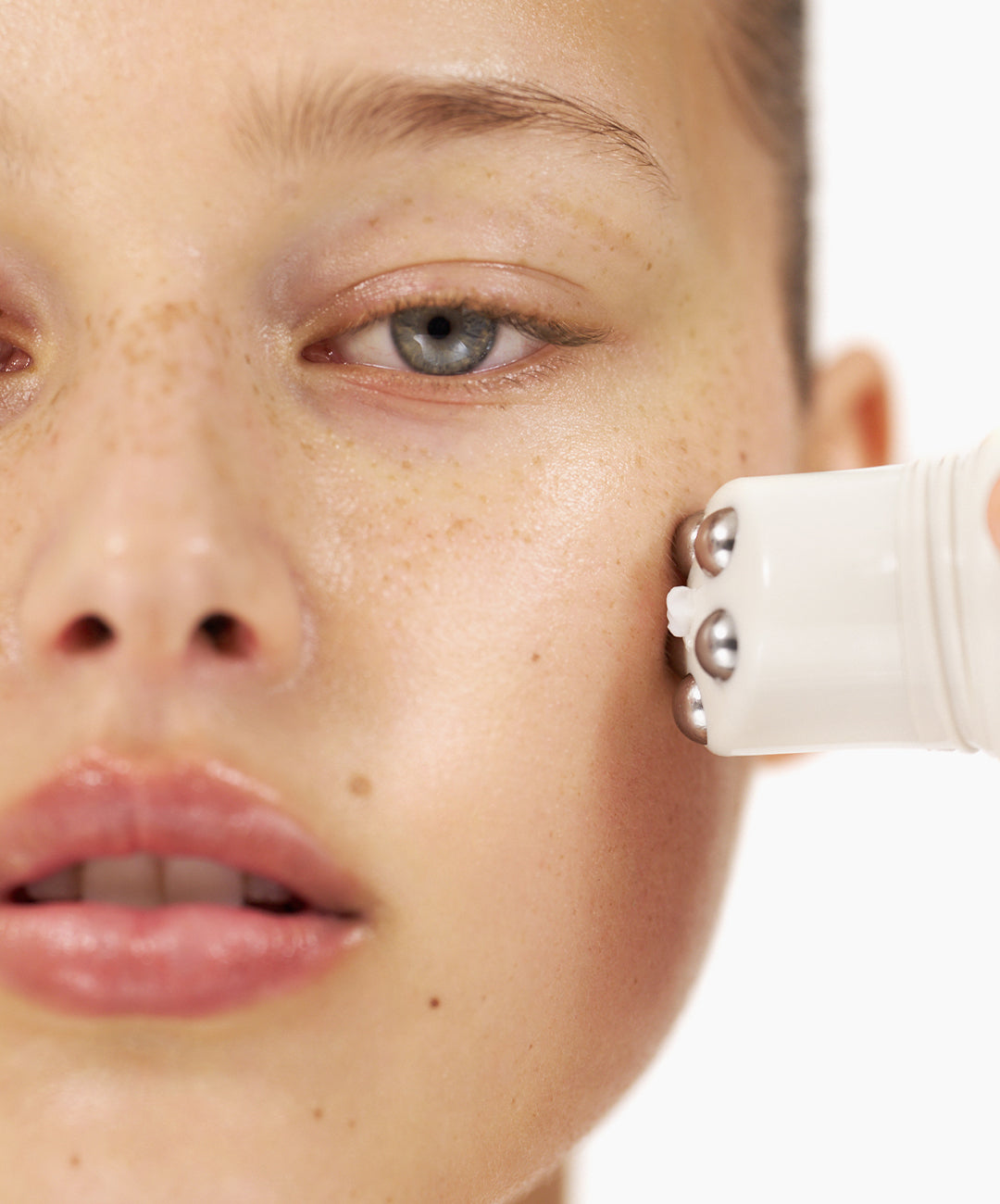 Face Sculpt - World-first sculpting moisturizer from REFY