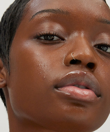 | desc: | text: light Mar wears shade 240