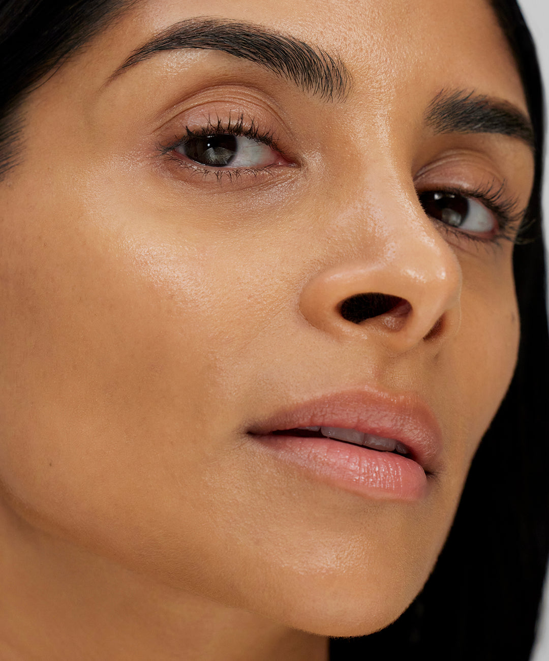 | desc: | text: light Hanisha wears shade 180