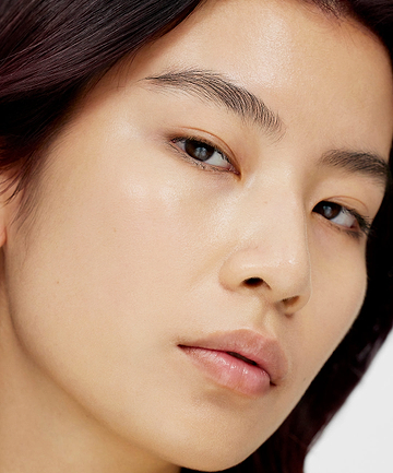 | desc:  Yiyi wears shade 140